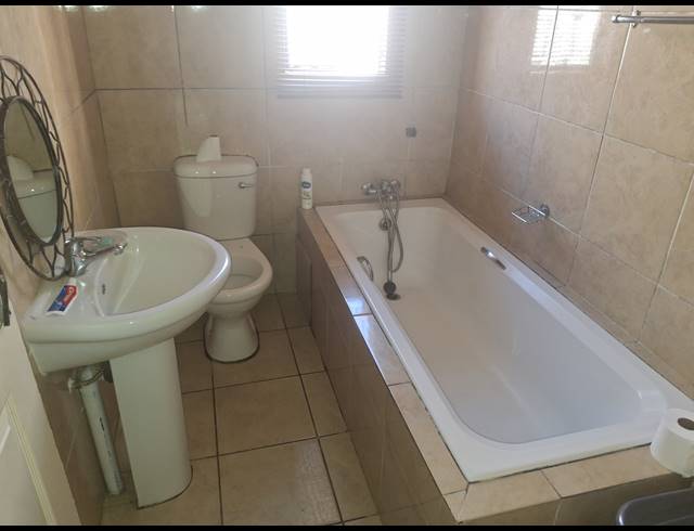 3 BEDROOM FREEHOLD FOR SALE IN CLAYVILLE